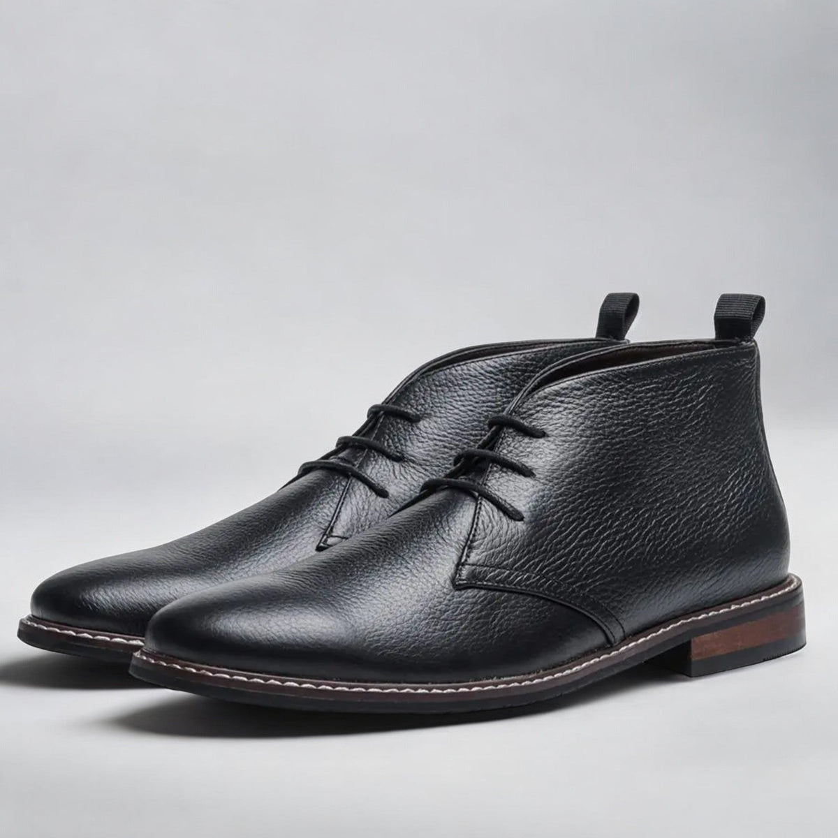 Men’s Classic Lace-Up Chukka Boots